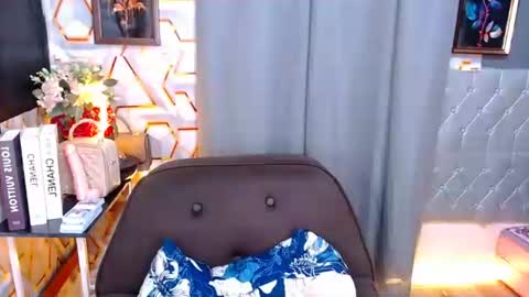 tiarrafoxs online show from 05-30-26, 12:13
