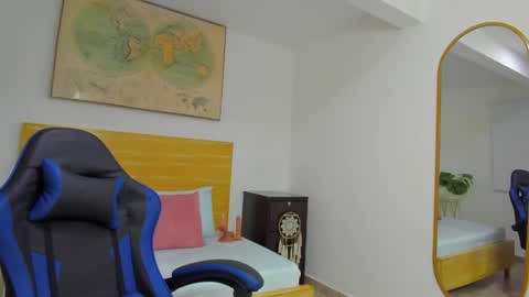 Snapshot of tiffanny_doll_ chatting on 04-18-26, 01:04 T I F F A N N Y online show from 04-18-26, 01:04