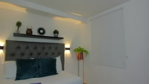 Snapshot of tiffanny_doll_ chatting on 06-11-26, 12:36 T I F F A N N Y online show from 06-11-26, 12:36