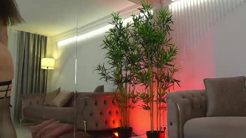 tiffanyyray online show from 04-01-26, 05:19