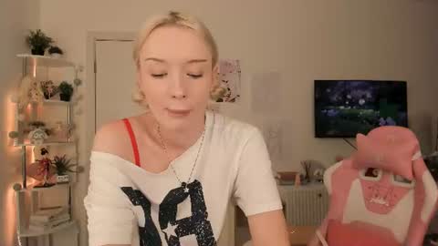 Snapshot of tiffy_fox chatting on 07-17-26, 03:13 Tiffany online show from 07-17-26, 03:13