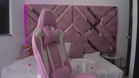 Ana online show from 02-18-26, 04:19