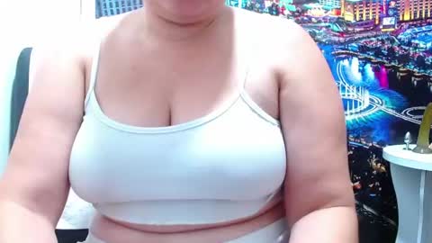 Snapshot of tila_nastyy chatting on 06-11-26, 12:32 Tila online show from 06-11-26, 12:32