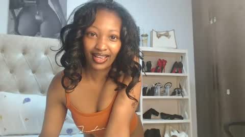 Snapshot of tilly_ebony chatting on 06-13-26, 01:20 Tilly online show from 06-13-26, 01:20