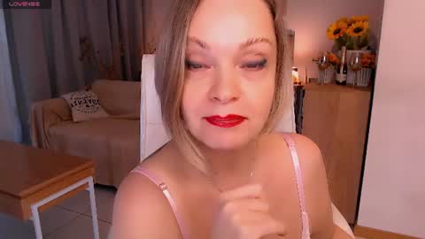 Snapshot of tilly_eliot chatting on 06-19-26, 08:12 Tilly online show from 06-19-26, 08:12