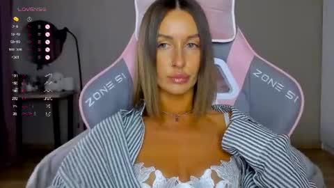 Snapshot of tina__bestie chatting on 06-16-26, 10:40 Tina online show from 06-16-26, 10:40