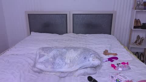 tina__kim online show from 01-16-25, 07:49