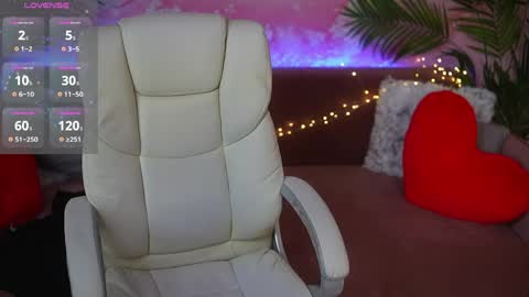 Snapshot of tinamelt chatting on 05-18-26, 04:07 TinaMelt online show from 05-18-26, 04:07