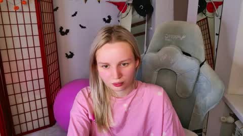 tinasiner online show from 11-02-25, 01:46