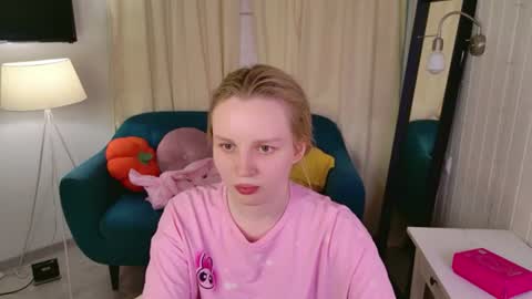 Snapshot of tinasiner chatting on 06-11-26, 01:53 tinasiner online show from 06-11-26, 01:53