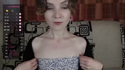 Snapshot of tinawincee chatting on 07-17-26, 05:25 Tina online show from 07-17-26, 05:25