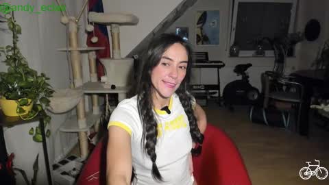 Snapshot of tiny_williams chatting on 01-17-26, 06:40 Tiny online show from 01-17-26, 06:40