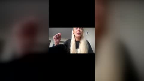 stage Kylie Sinner  brand CLITBAIT online show from 05-21-26, 10:33