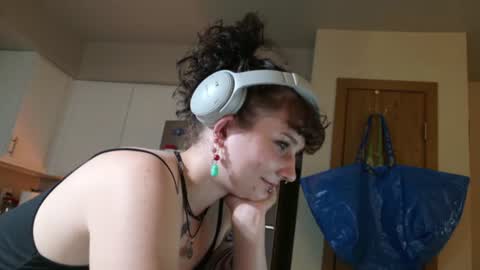 Snapshot of tinytittiesss chatting on 06-19-26, 02:05 tinytitties online show from 06-19-26, 02:05