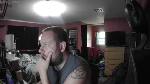 Snapshot of tipman84 chatting on 06-20-26, 03:26 C online show from 06-20-26, 03:26