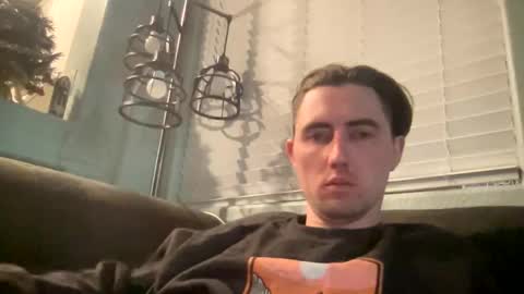 Snapshot of tlayne410 chatting on 11-14-25, 07:40 tlayne410 online show from 11-14-25, 07:40