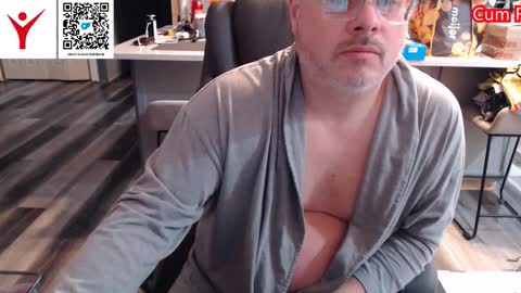 Snapshot of toddbator chatting on 02-11-26, 02:33 Todd Bator online show from 02-11-26, 02:33