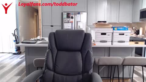 Snapshot of toddbator chatting on 06-21-26, 02:41 Todd Bator online show from 06-21-26, 02:41