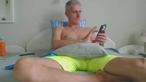 Daniel Bisexual uncut 20cm online show from 09-13-25, 05:51