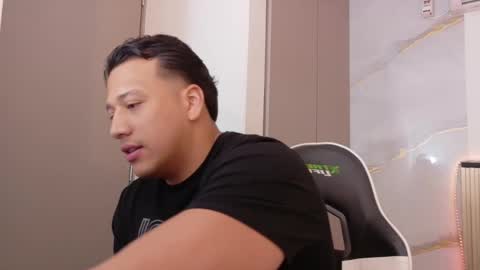 Tom muscle1 online show from 03-08-26, 12:42