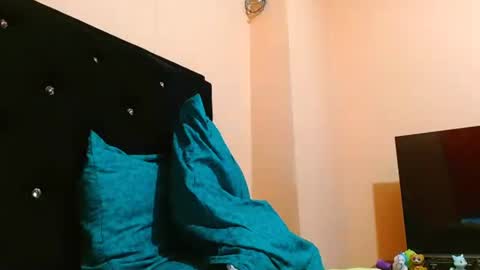Blue online show from 06-23-26, 04:38