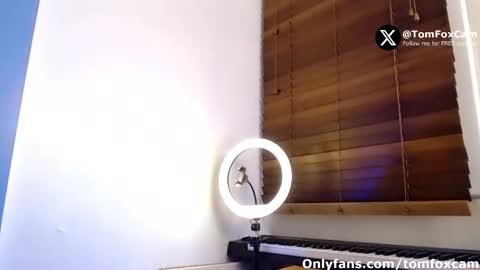 Snapshot of tomfoxcam chatting on 10-01-25, 04:51 Tom Fox online show from 10-01-25, 04:51
