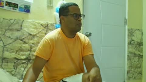 Snapshot of toni2814 chatting on 04-02-26, 12:36 Antonio online show from 04-02-26, 12:36