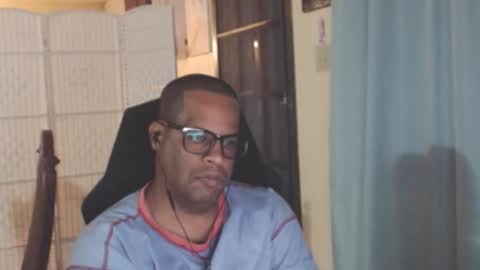 Snapshot of toni2814 chatting on 05-10-26, 02:06 Antonio online show from 05-10-26, 02:06