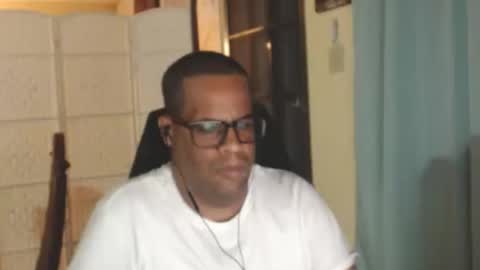 Snapshot of toni2814 chatting on 05-13-26, 02:42 Antonio online show from 05-13-26, 02:42