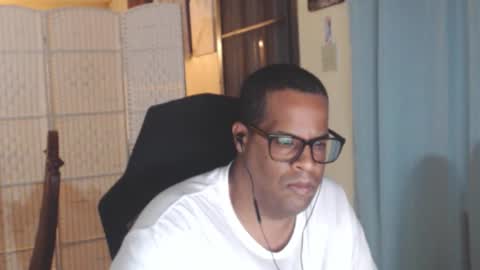Snapshot of toni2814 chatting on 05-24-26, 02:27 Antonio online show from 05-24-26, 02:27