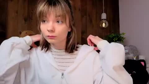 Melissa online show from 06-16-26, 08:22