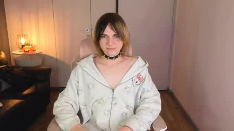 Snapshot of too_silly_ chatting on 05-27-26, 01:57 too_silly_ online show from 05-27-26, 01:57