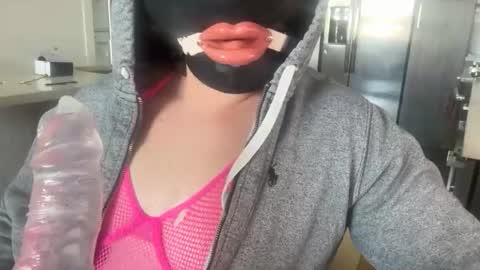 Snapshot of towelslut chatting on 05-16-26, 07:12 2AMRevelations online show from 05-16-26, 07:12