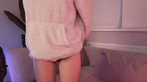 Snapshot of toxl chatting on 01-25-25, 01:19 Bella online show from 01-25-25, 01:19