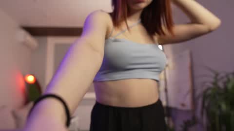 Snapshot of toxl chatting on 02-25-25, 08:19 Bella online show from 02-25-25, 08:19