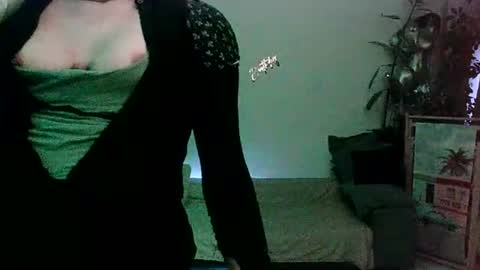 Snapshot of toyboybitchslut chatting on 07-16-26, 02:50 Patrizia online show from 07-16-26, 02:50