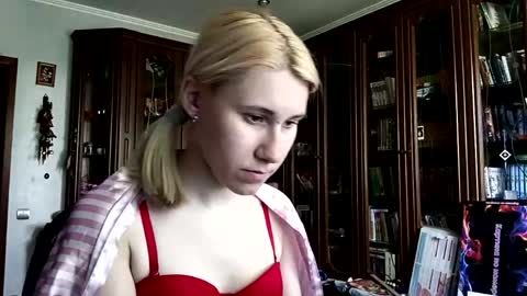Lesly online show from 05-16-26, 07:38