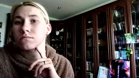 Lesly online show from 05-20-26, 06:08