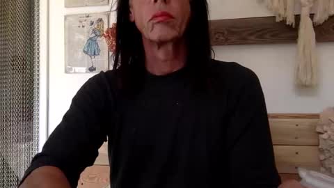 Snapshot of transslavechic chatting on 01-20-25, 11:13 Ela online show from 01-20-25, 11:13