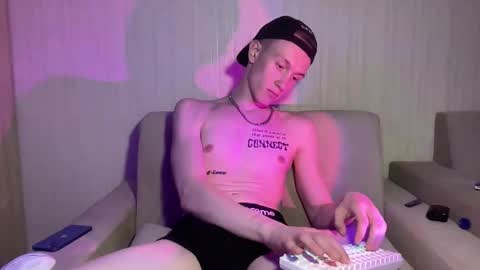 Travis online show from 04-23-26, 12:29
