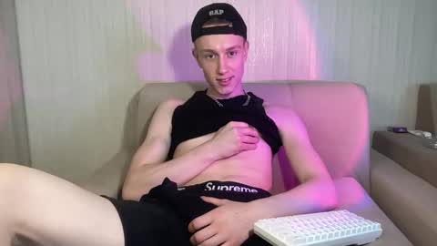 Travis online show from 04-25-26, 08:28