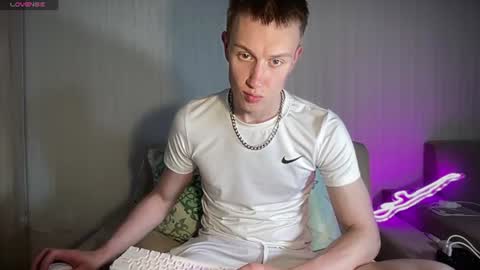 Snapshot of travis_gracile chatting on 06-22-26, 09:06 Travis online show from 06-22-26, 09:06