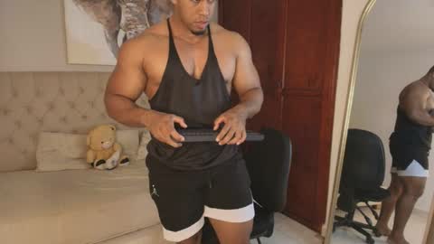 Snapshot of trevor_vinc chatting on 04-10-26, 01:16 trevor online show from 04-10-26, 01:16