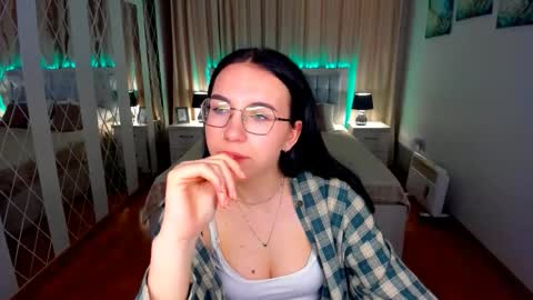 TriciaDaisy online show from 05-15-26, 03:30