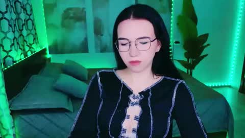TriciaDaisy online show from 05-17-26, 02:46