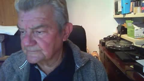 Snapshot of triggerfinger1 chatting on 01-08-26, 03:47 Steve online show from 01-08-26, 03:47