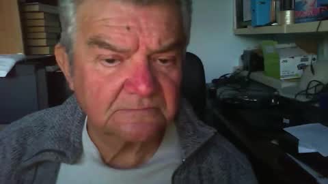 Snapshot of triggerfinger1 chatting on 01-12-26, 03:28 Steve online show from 01-12-26, 03:28