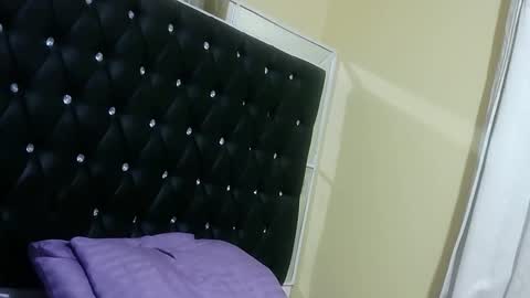 trinatrina94 online show from 12-22-25, 03:53