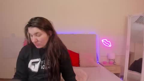 Mia online show from 01-16-26, 06:28