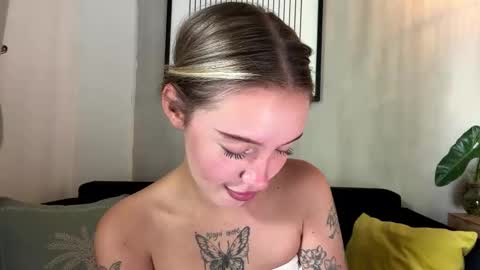 Mia online show from 02-01-26, 05:06